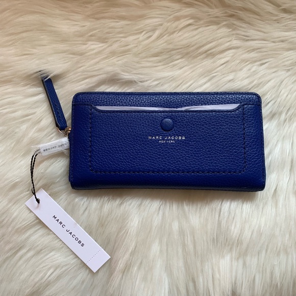 Marc Jacobs Handbags - New! MARC JACOBS Leather Zip Around Wallet